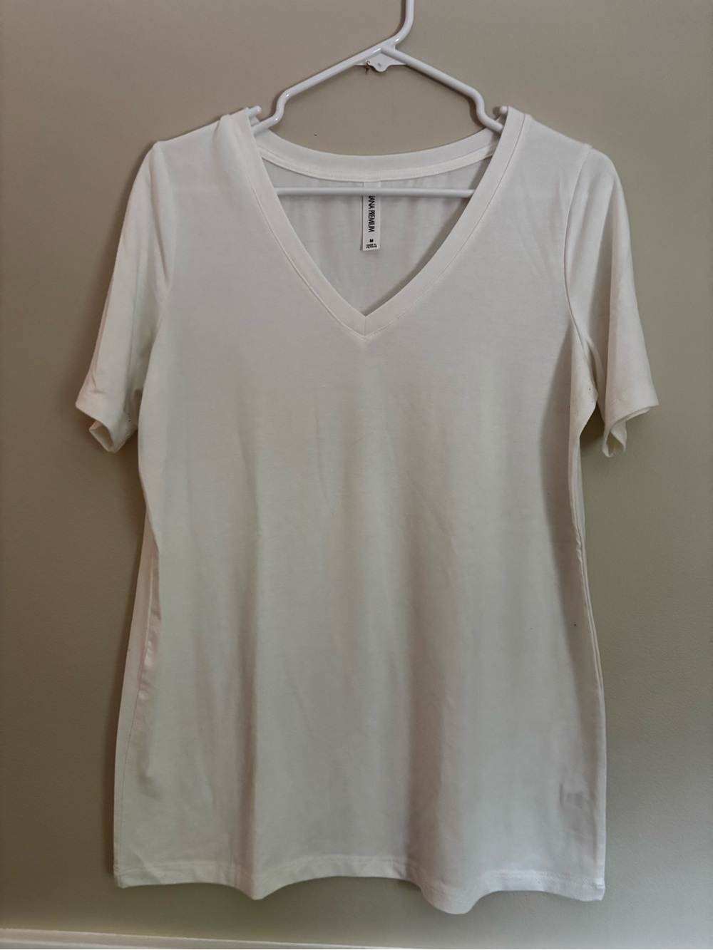Zenana Premium White V-Neck Tee – Size Medium